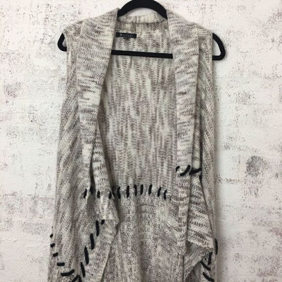 #125 SISTERS Knit Sleeveless Sweater - Picture 1 of 7